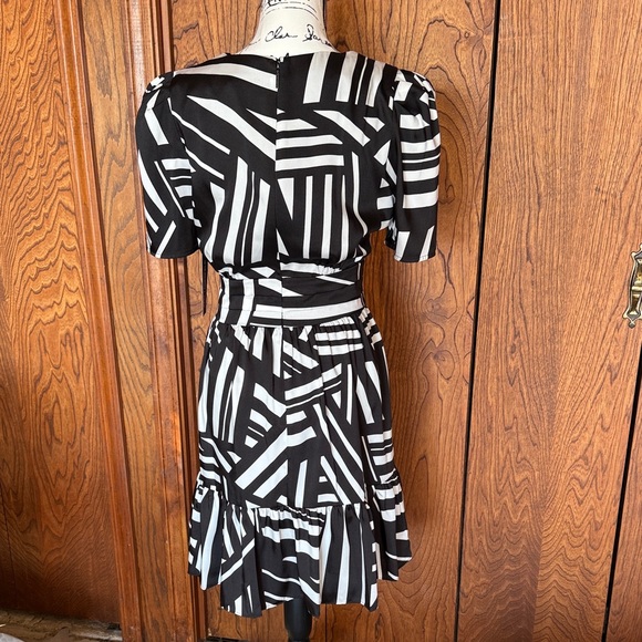 Karl Lagerfeld Monochrome Geometric Midi Dress - Picture 5 of 9